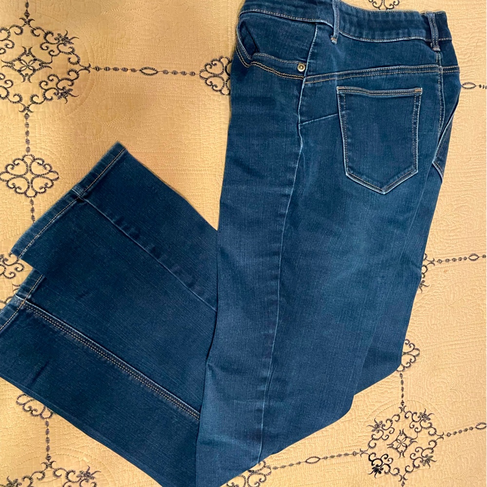 Chico jeans. Size1.5 the lifting series. Very gently worn and no defects.